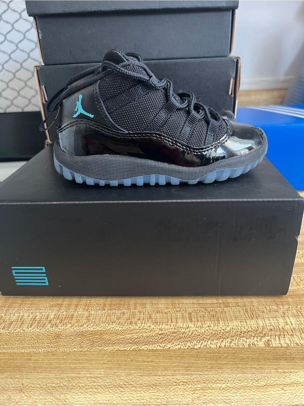 Jordan Kids' Retro 11 Sneakers in Black/Gamma